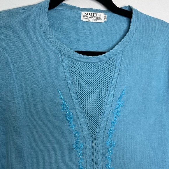 Vintage dainty floral embroidery blue sweater - Picture 2 of 8